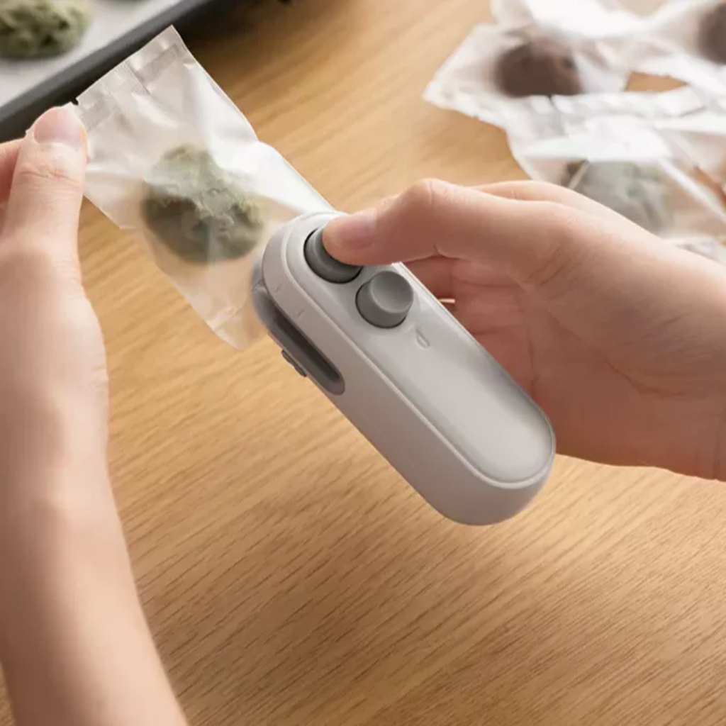 ZipLock Pro: Portable Heat and Vacuum Sealer